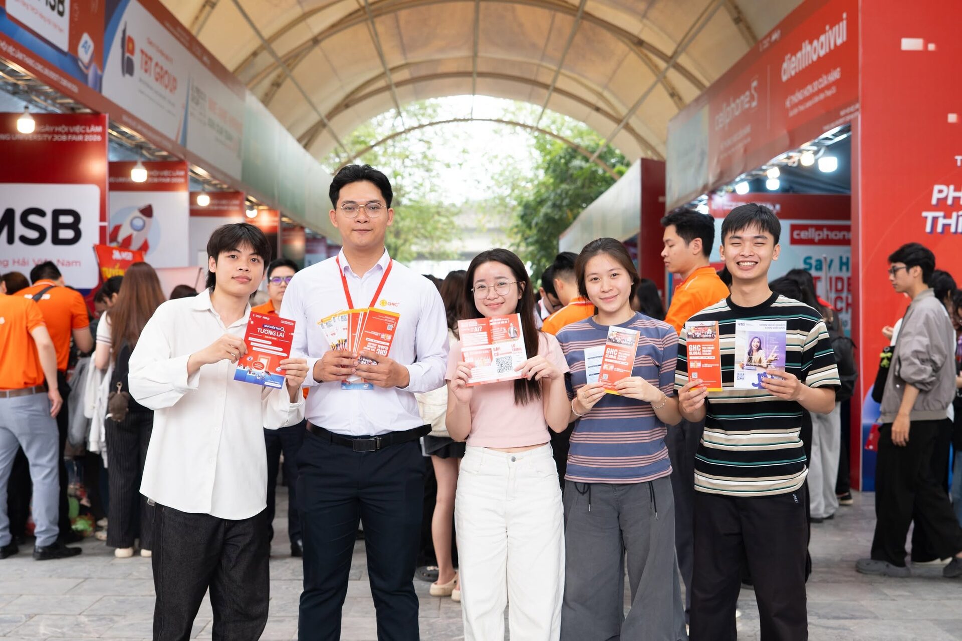 Sinh viên trường Đại Học Thăng Long năng động  - sáng tạo 